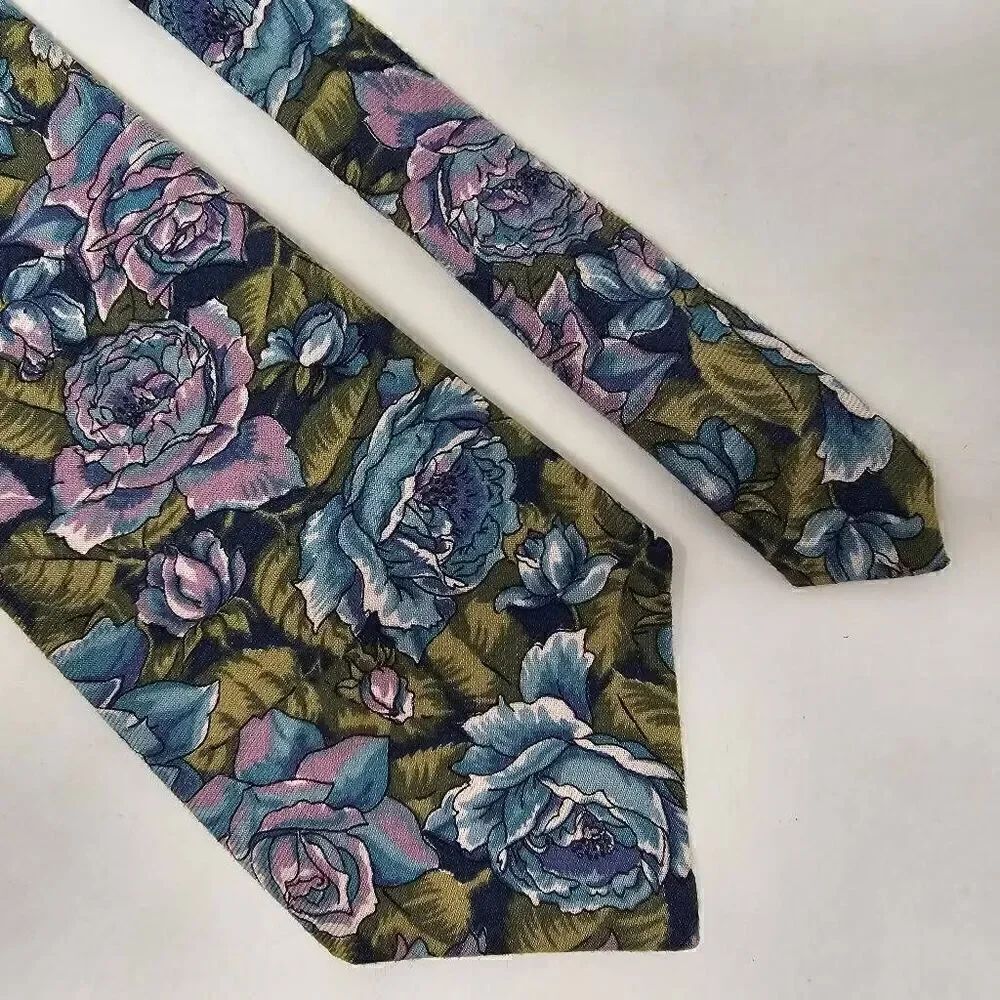 LIBERTY LONDON COTTON TIE PINK BLUE ROSE FLORAL DRAWING PAINTING TEXTURED 4"